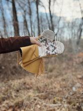 Load image into Gallery viewer, The Palomino Pendleton Fringe Gauntlet Mittens/Gloves