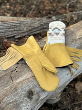 Load image into Gallery viewer, The Palomino Pendleton Fringe Gauntlet Mittens/Gloves
