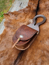 Load image into Gallery viewer, Stamped Leather Pommel Saddle Horn Bag