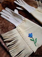 Load image into Gallery viewer, Old West Beaded Fringe Gauntlet Gloves